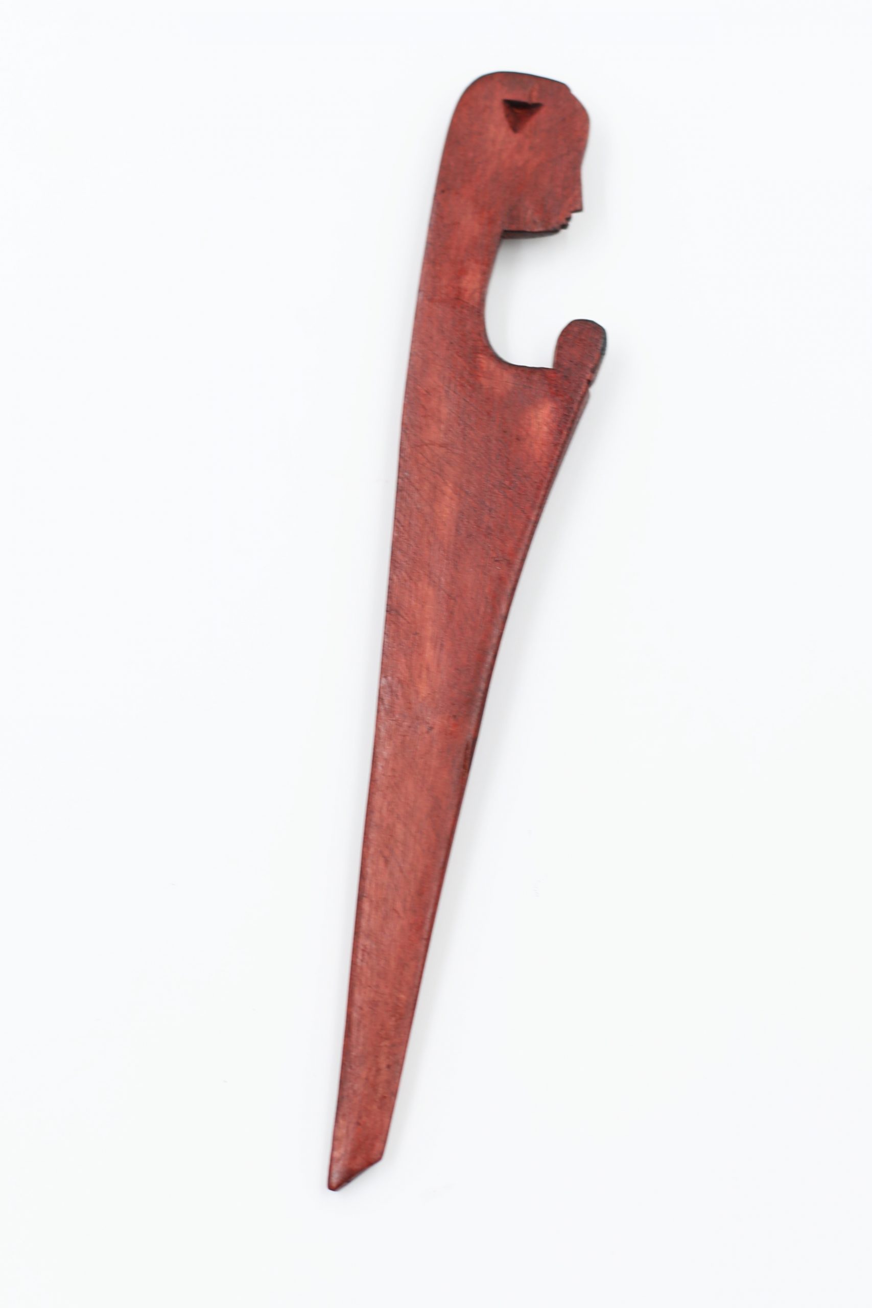 rzeźba wykonana z drewna