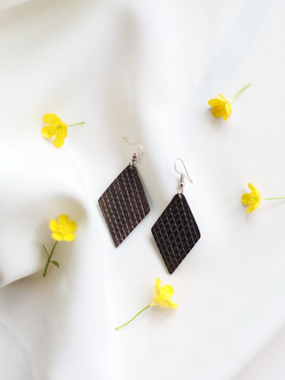 Kolczyki drewniane z drewna afryka dobra fabryka sklep biżuteria afrykańska