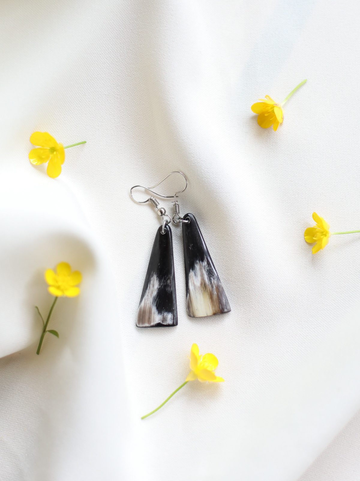 Płaskie kolczyki sklep dobra fabryka biżuteria afryka Zambia drewniane drewno